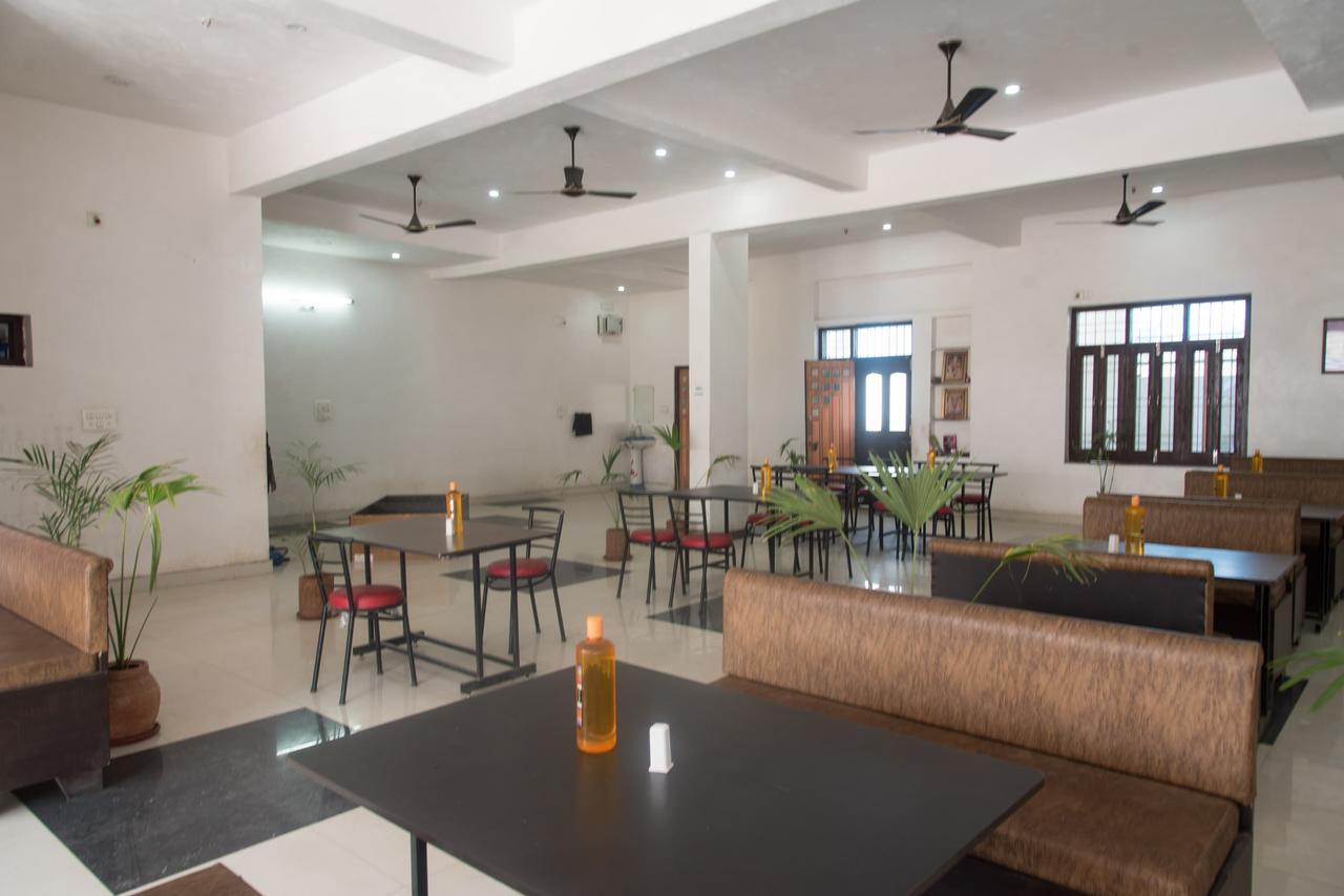 Oyo 11743 Hotel Shree Krishna Удайпур Экстерьер фото