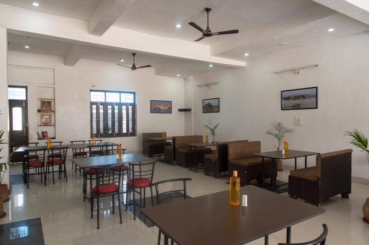 Oyo 11743 Hotel Shree Krishna Удайпур Экстерьер фото