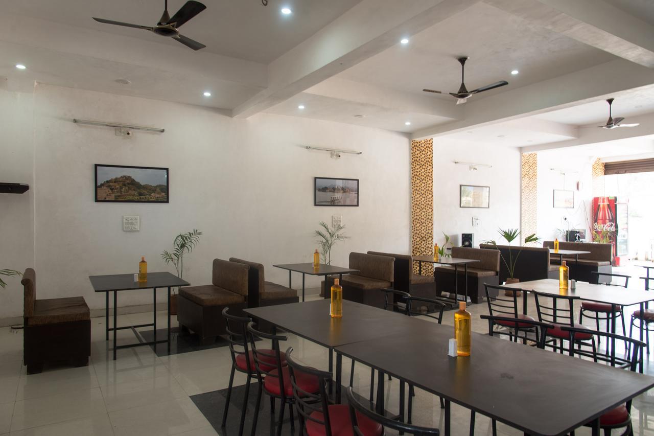 Oyo 11743 Hotel Shree Krishna Удайпур Экстерьер фото